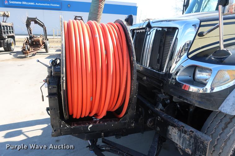 image for item DF3540 2006 International 7600 vacuum truck