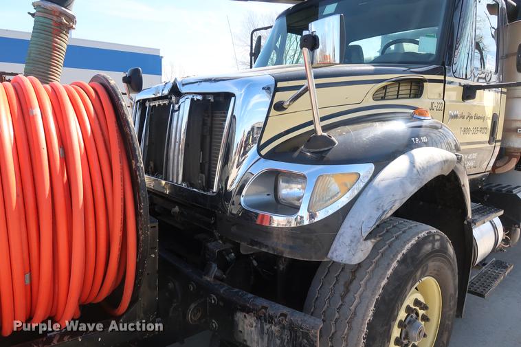 image for item DF3540 2006 International 7600 vacuum truck