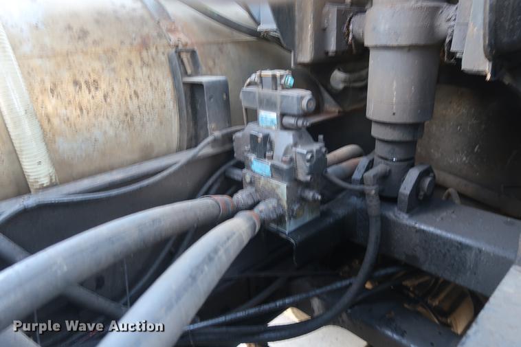 image for item DF3540 2006 International 7600 vacuum truck