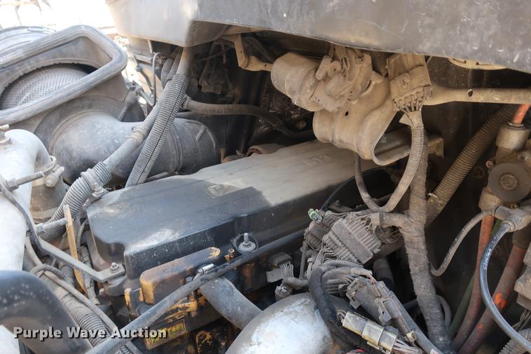 image for item DF3540 2006 International 7600 vacuum truck