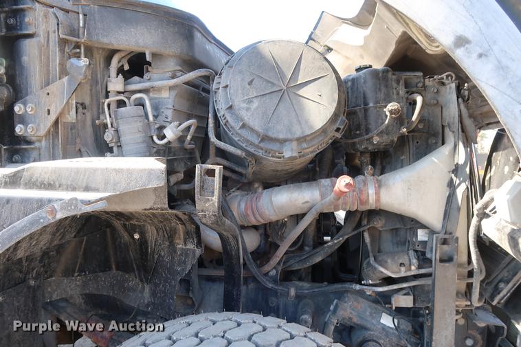 image for item DF3540 2006 International 7600 vacuum truck