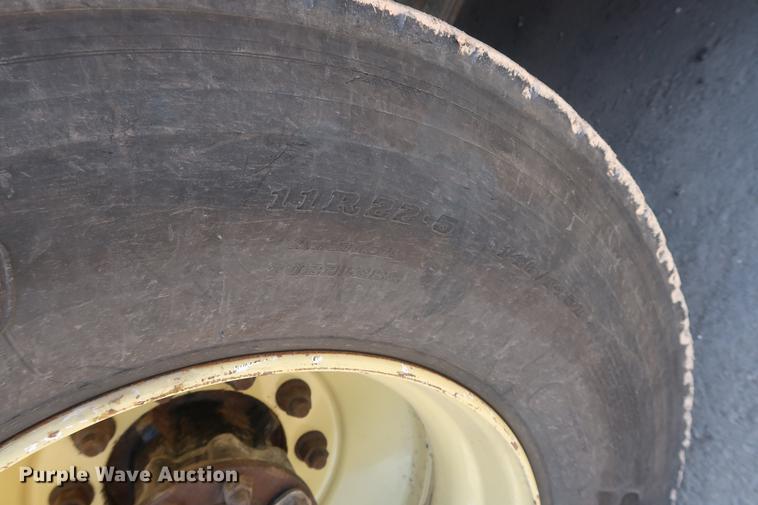 image for item DF3540 2006 International 7600 vacuum truck