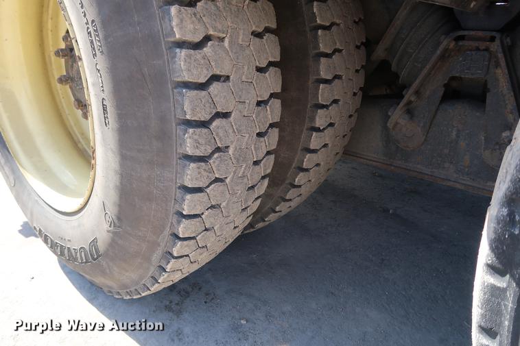 image for item DF3540 2006 International 7600 vacuum truck