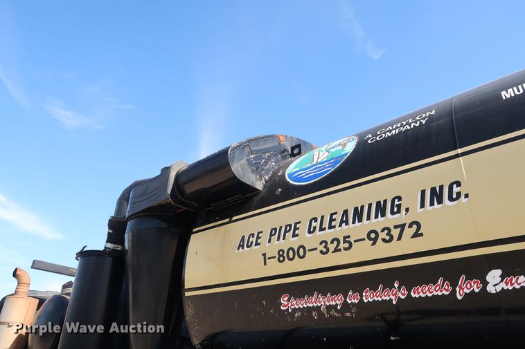 image for item DF3540 2006 International 7600 vacuum truck