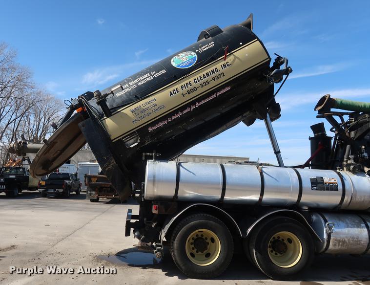 image for item DF3540 2006 International 7600 vacuum truck