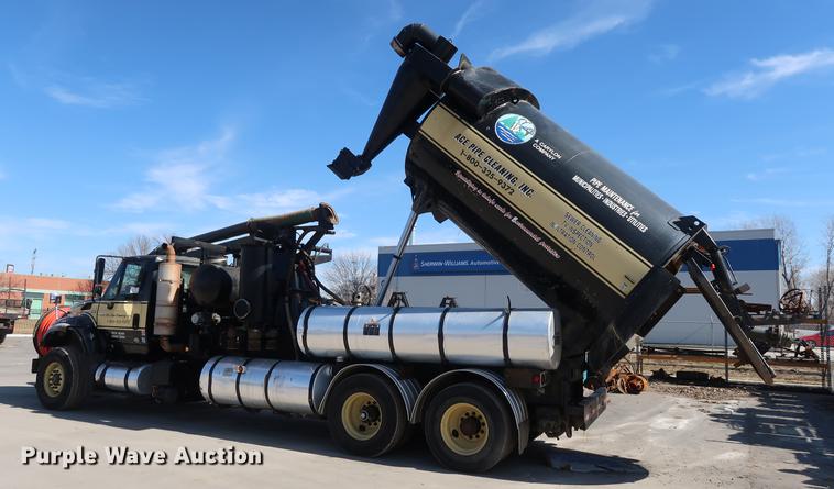 image for item DF3540 2006 International 7600 vacuum truck