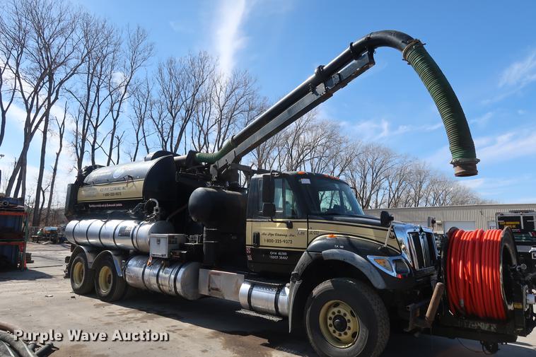 image for item DF3540 2006 International 7600 vacuum truck