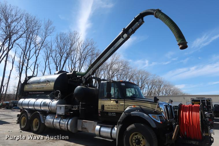 image for item DF3540 2006 International 7600 vacuum truck