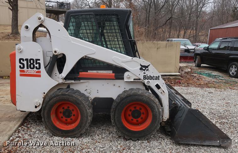 image for item DF3543 2004 Bobcat S185 skid steer