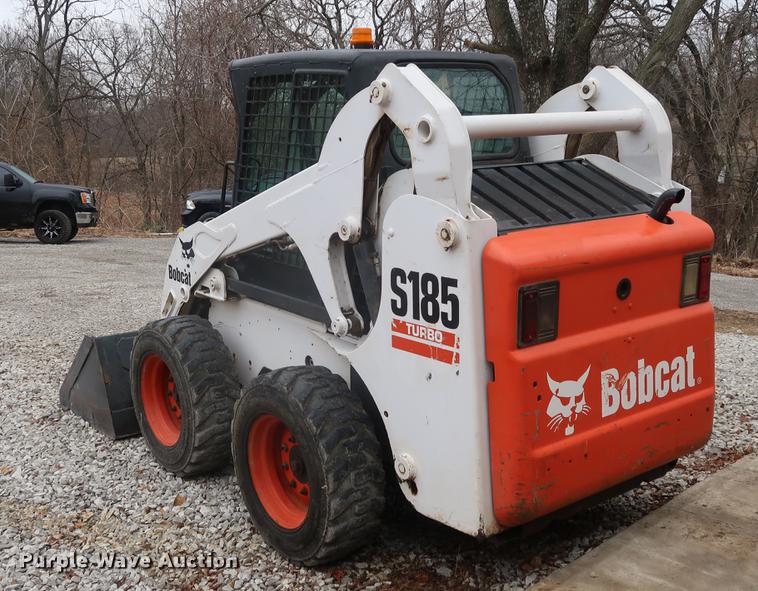 image for item DF3543 2004 Bobcat S185 skid steer