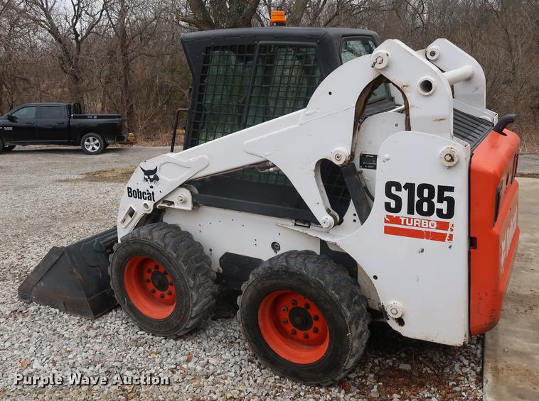 image for item DF3543 2004 Bobcat S185 skid steer
