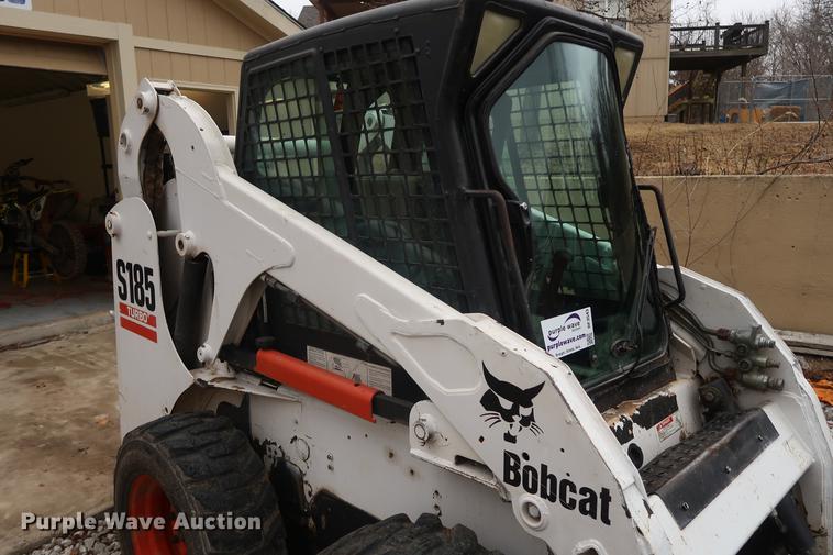 image for item DF3543 2004 Bobcat S185 skid steer