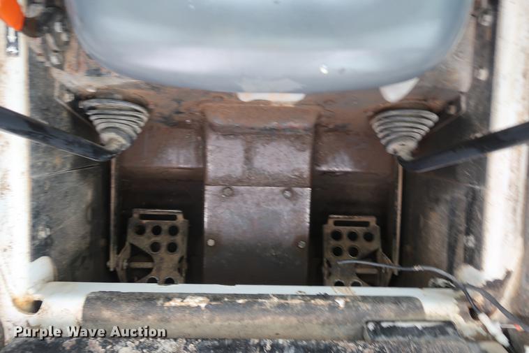image for item DF3543 2004 Bobcat S185 skid steer
