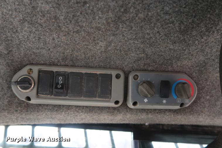 image for item DF3543 2004 Bobcat S185 skid steer