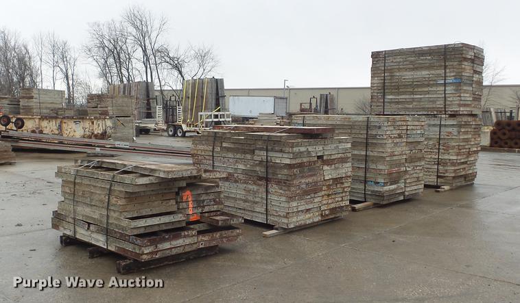 image for item DM9994 (182) concrete forms