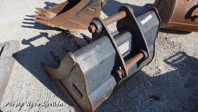 image for item DN9310 (2) Caterpillar backhoe buckets