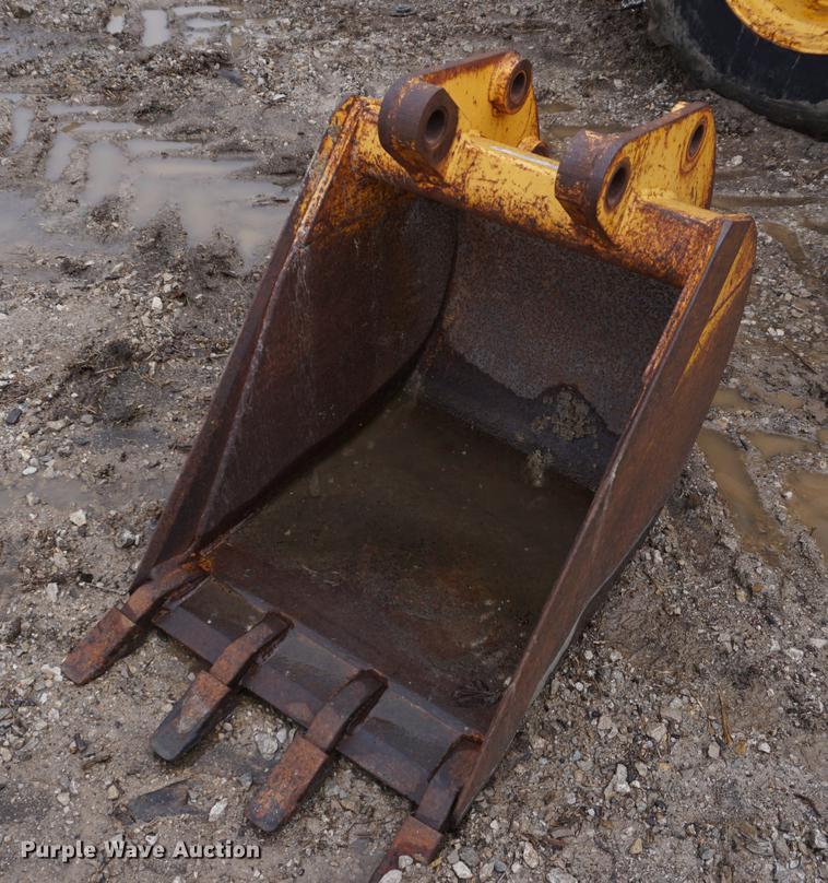image for item DN9330 (2) John Deere backhoe buckets