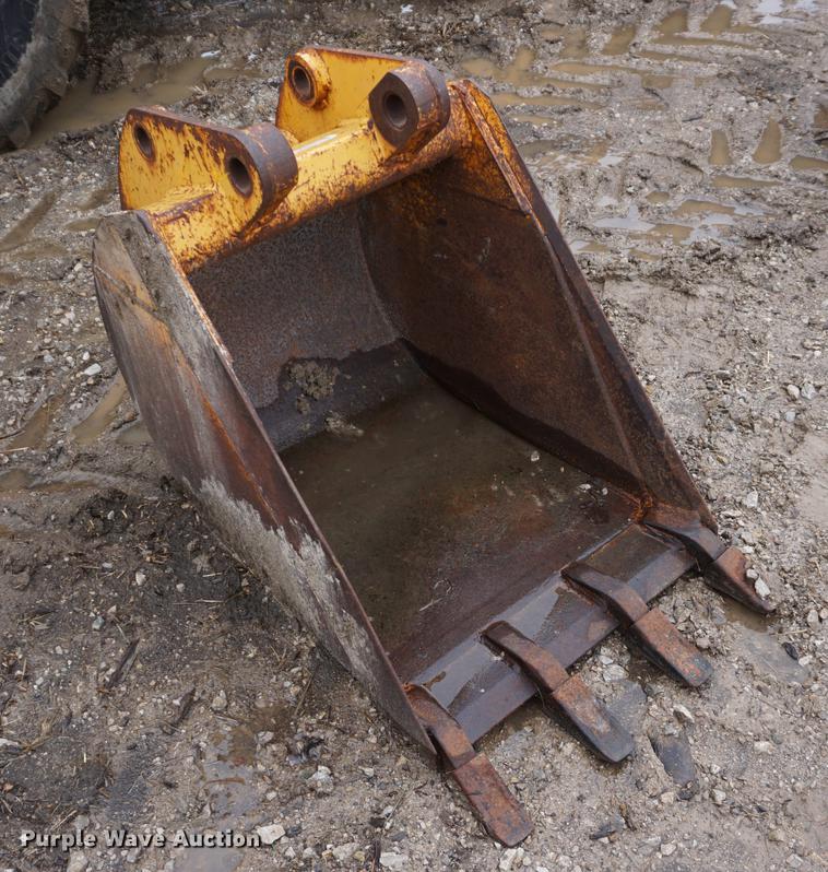 image for item DN9330 (2) John Deere backhoe buckets