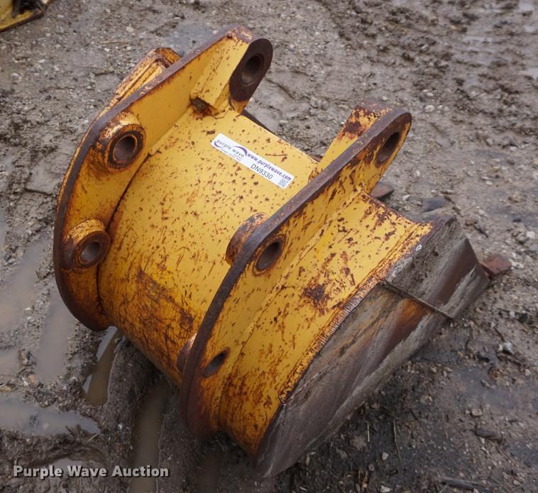 image for item DN9330 (2) John Deere backhoe buckets