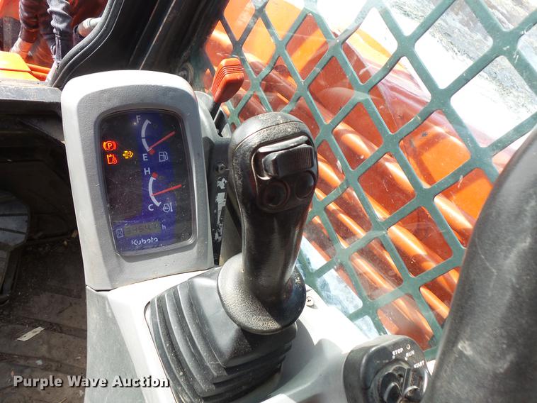 image for item DV9553 2013 Kubota SVL90-2 skid steer
