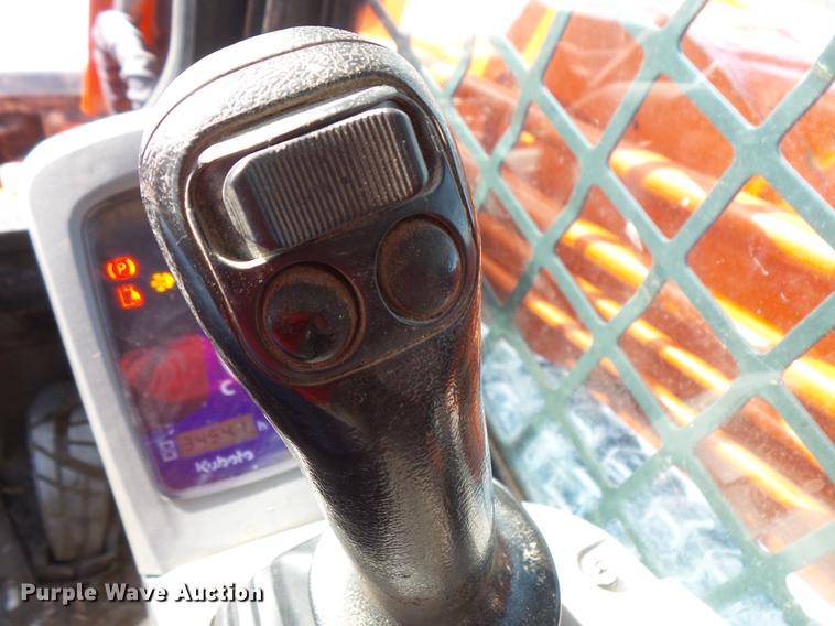 image for item DV9553 2013 Kubota SVL90-2 skid steer