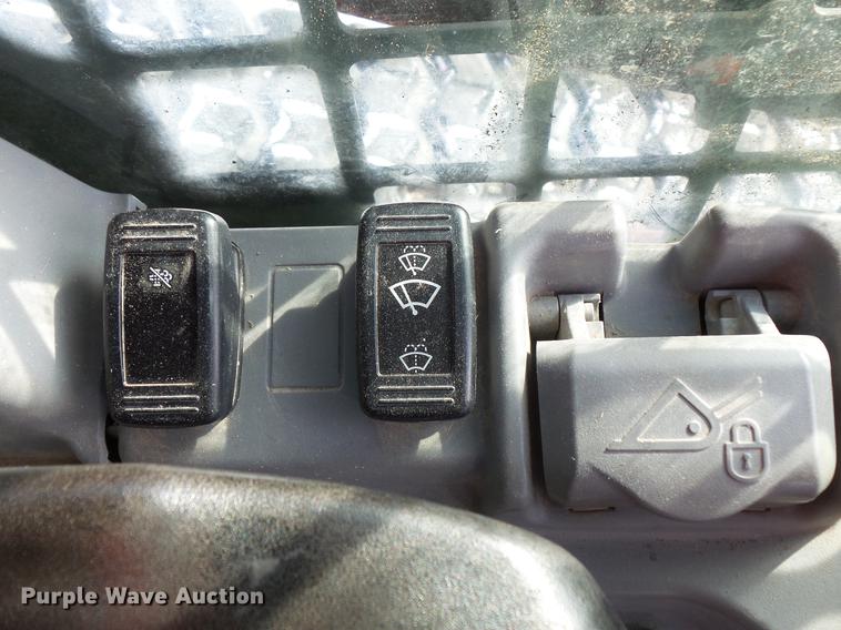 image for item DV9553 2013 Kubota SVL90-2 skid steer