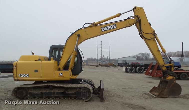 image for item DZ9251 2004 John Deere 120C excavator