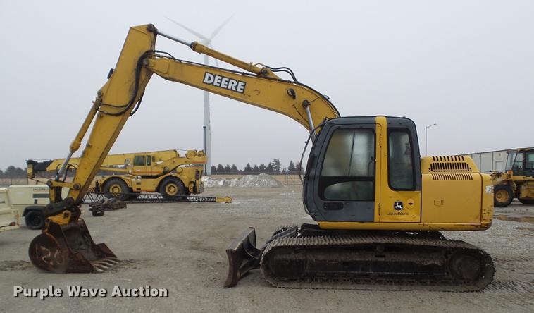 image for item DZ9251 2004 John Deere 120C excavator