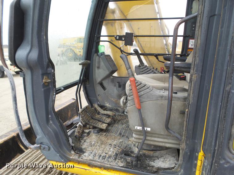 image for item DZ9251 2004 John Deere 120C excavator