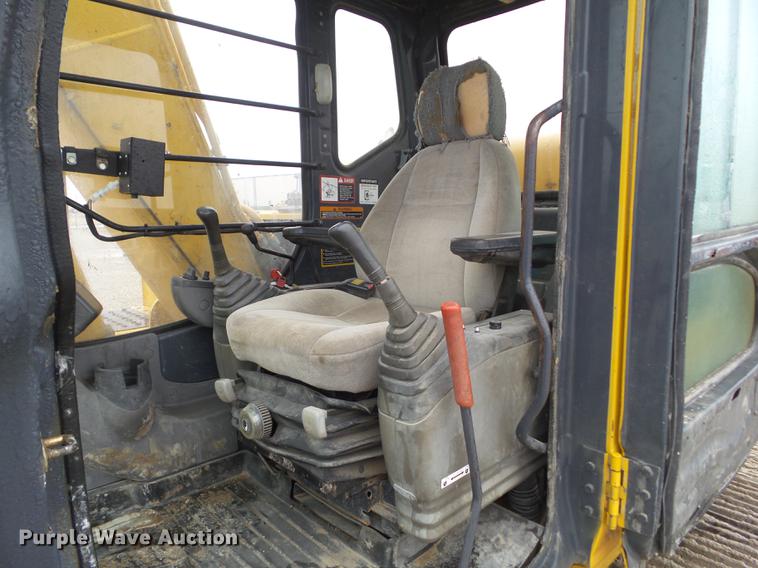 image for item DZ9251 2004 John Deere 120C excavator