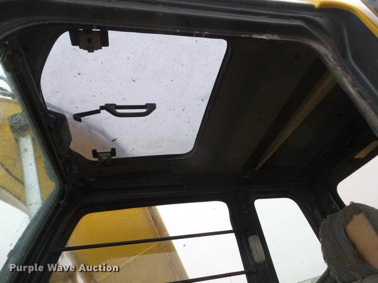 image for item DZ9251 2004 John Deere 120C excavator