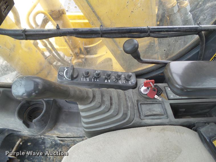 image for item DZ9251 2004 John Deere 120C excavator