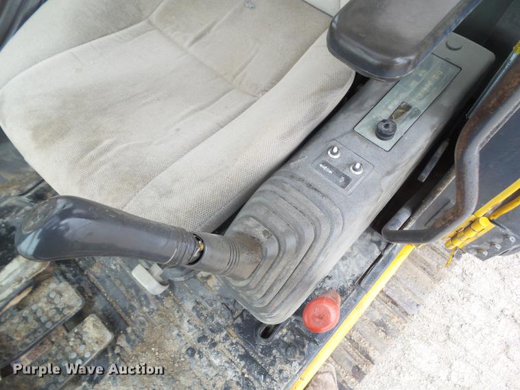 image for item DZ9251 2004 John Deere 120C excavator