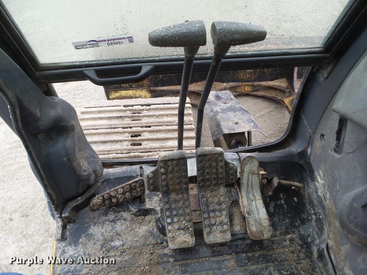 image for item DZ9251 2004 John Deere 120C excavator