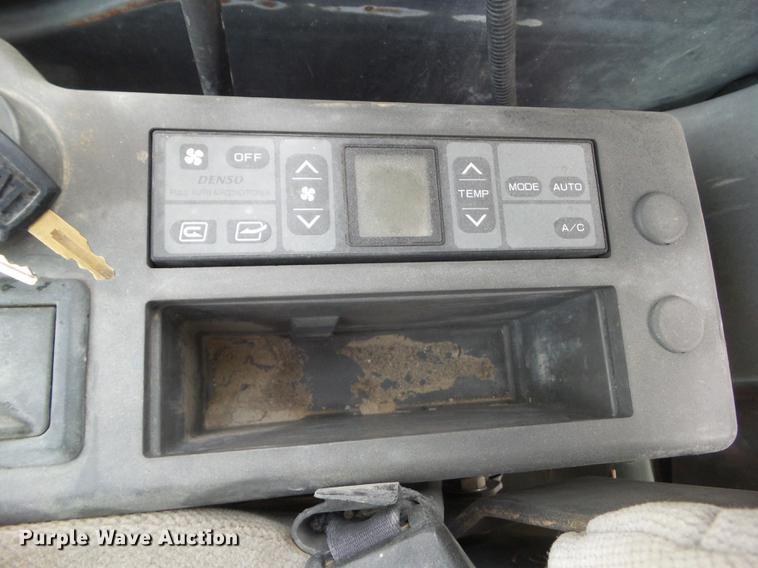 image for item DZ9251 2004 John Deere 120C excavator