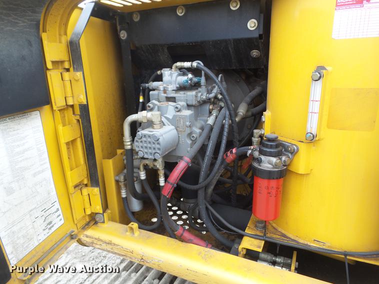 image for item DZ9251 2004 John Deere 120C excavator