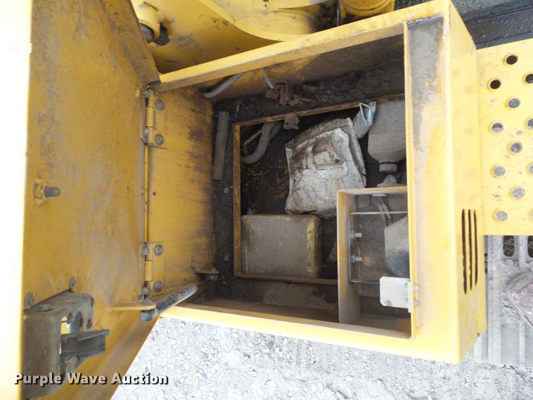 image for item DZ9251 2004 John Deere 120C excavator