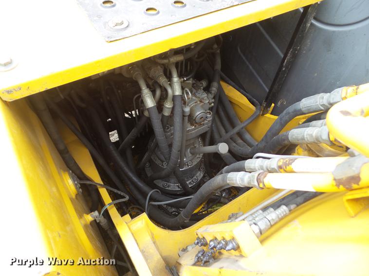 image for item DZ9251 2004 John Deere 120C excavator