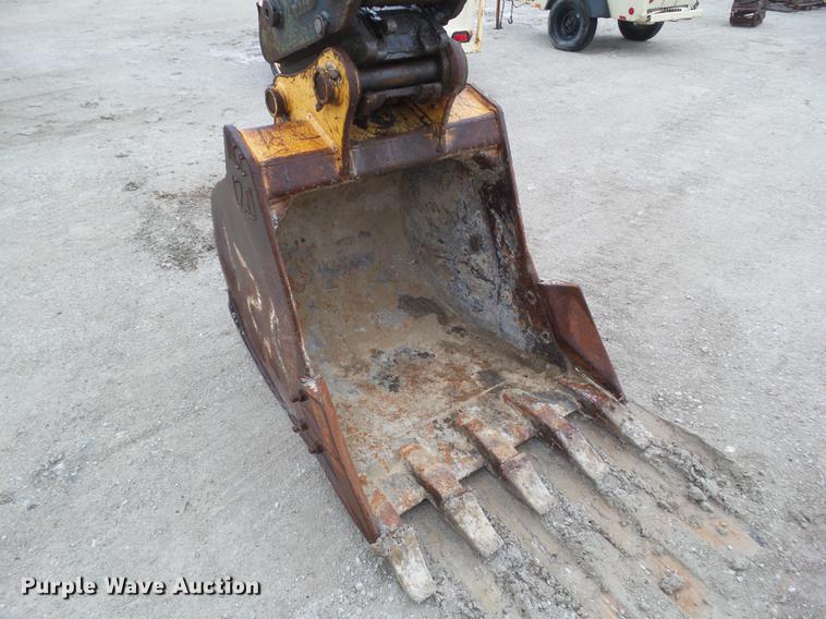 image for item DZ9251 2004 John Deere 120C excavator