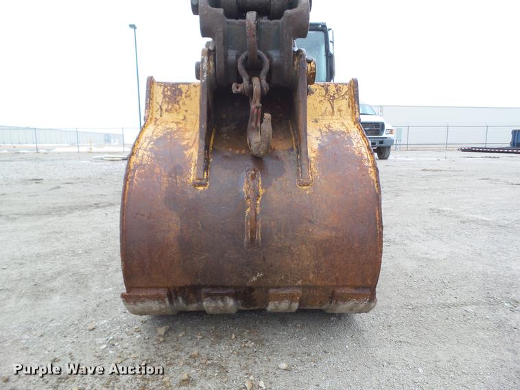 image for item DZ9251 2004 John Deere 120C excavator