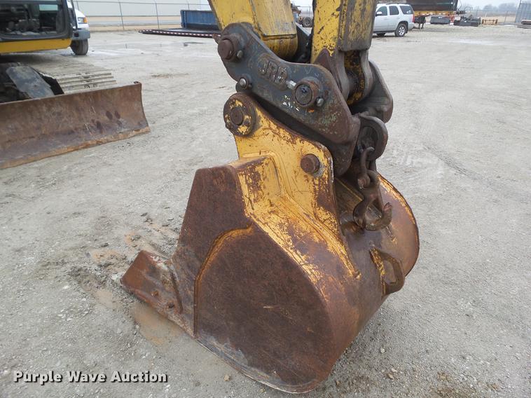 image for item DZ9251 2004 John Deere 120C excavator