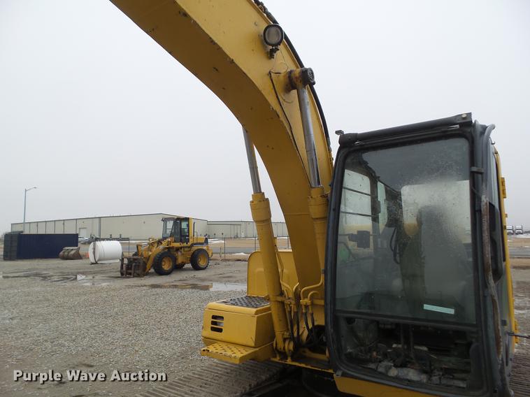 image for item DZ9251 2004 John Deere 120C excavator