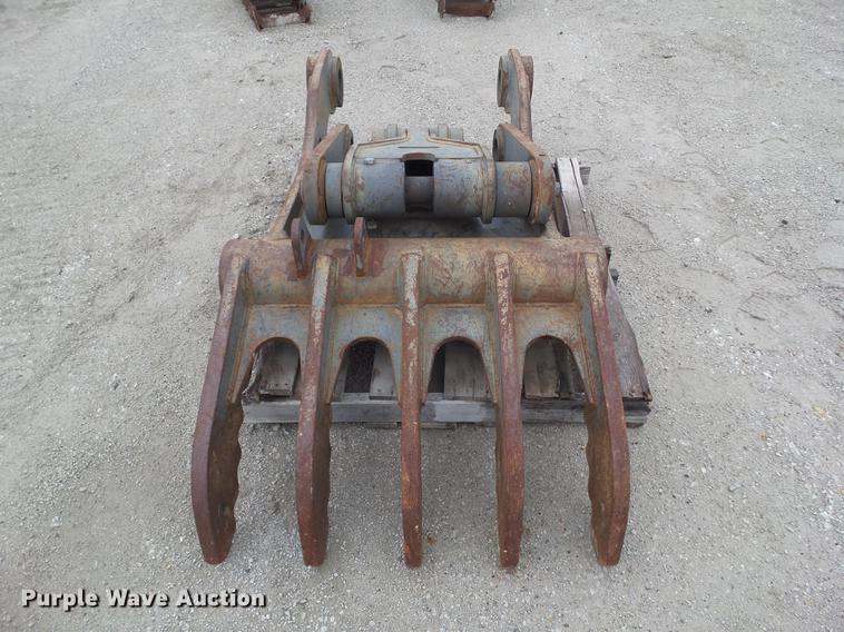 image for item DZ9263 John Deere 330 hydraulic thumb