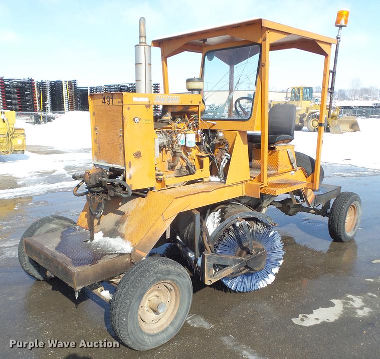 image for item DZ9266 1986 Broce CMH20 broom