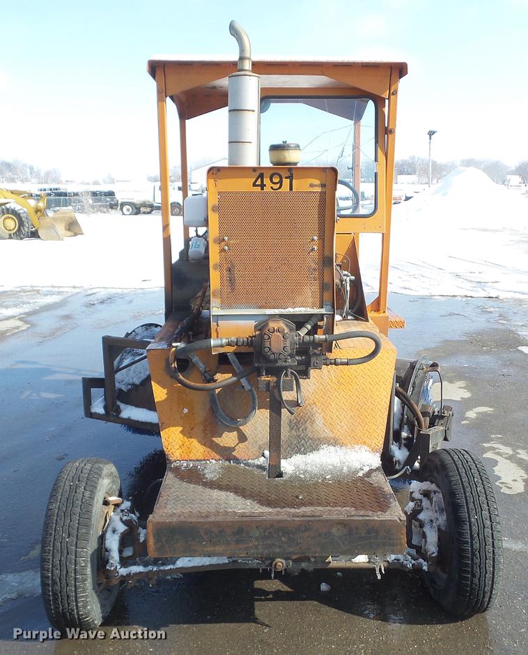 image for item DZ9266 1986 Broce CMH20 broom