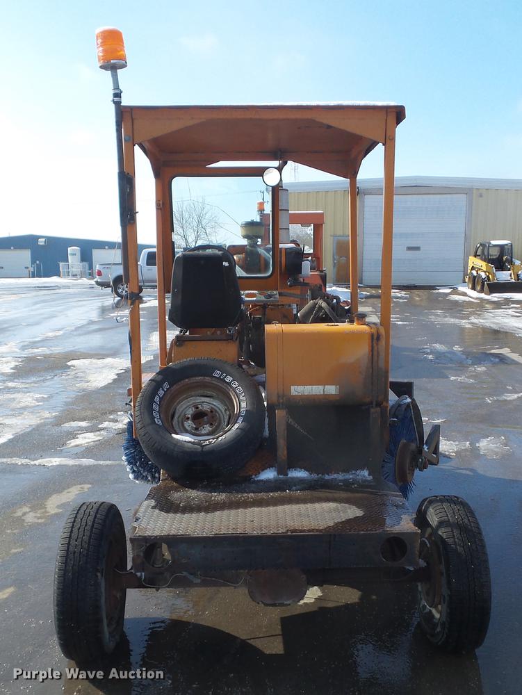 image for item DZ9266 1986 Broce CMH20 broom