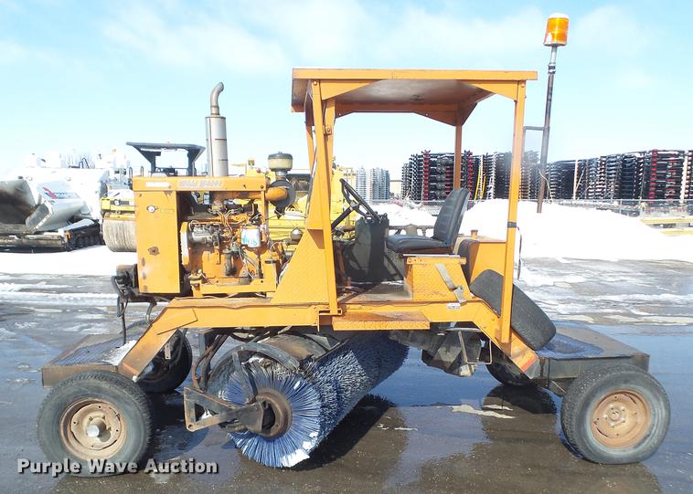 image for item DZ9266 1986 Broce CMH20 broom