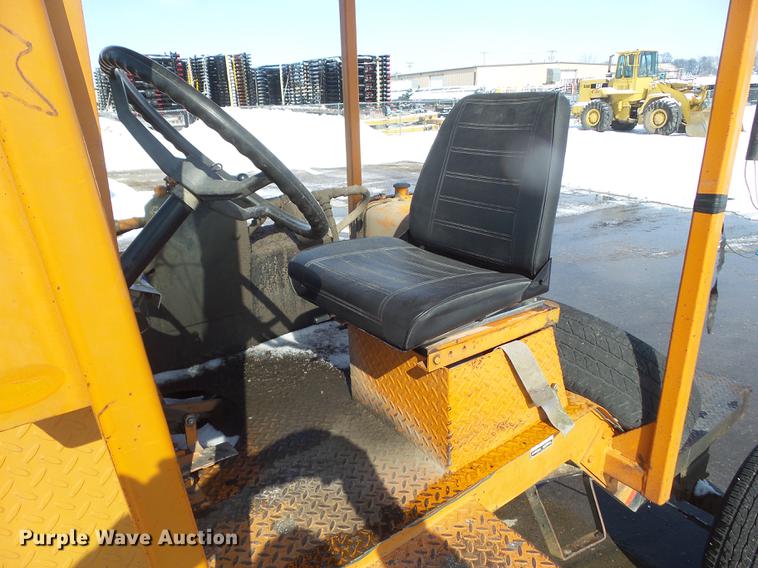 image for item DZ9266 1986 Broce CMH20 broom