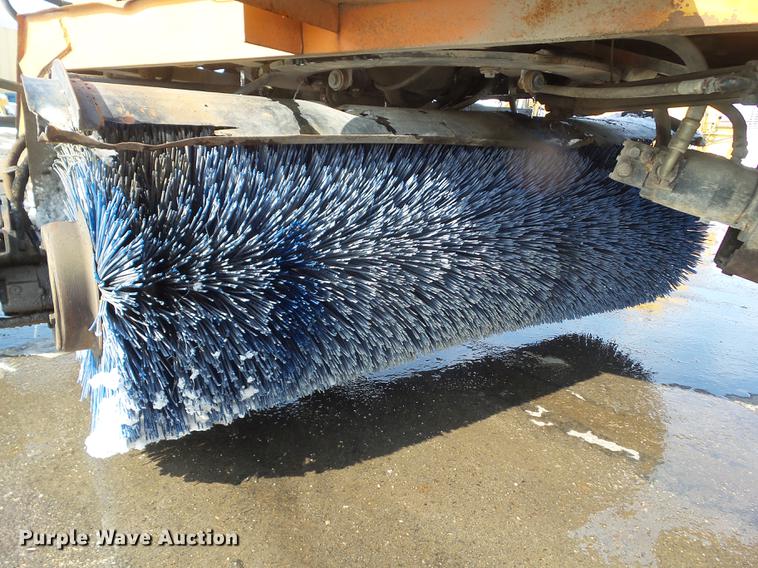 image for item DZ9266 1986 Broce CMH20 broom