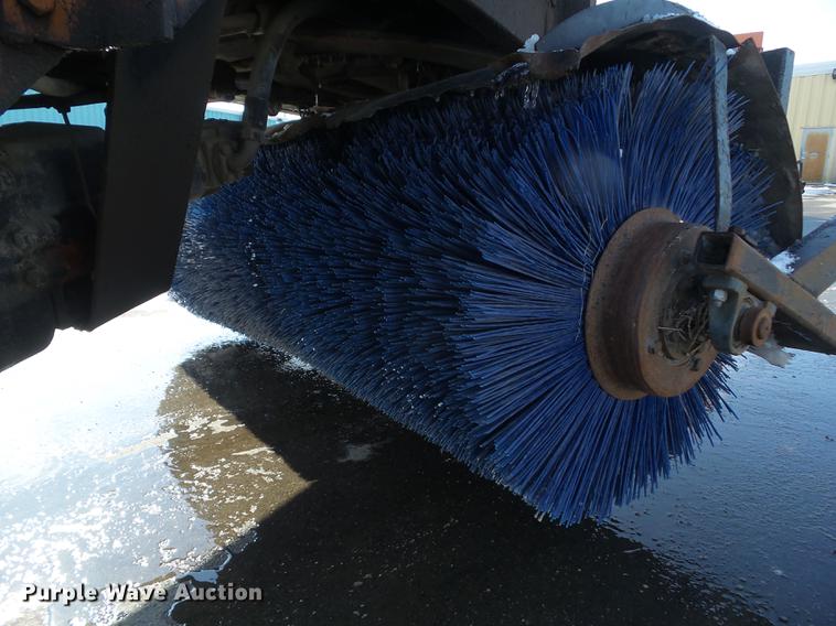 image for item DZ9266 1986 Broce CMH20 broom